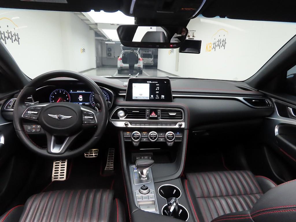 Genesis G70 - Vista 6