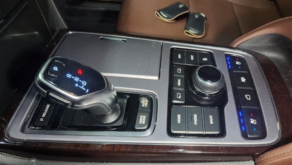 HYUNDAI Equus - Vista 9