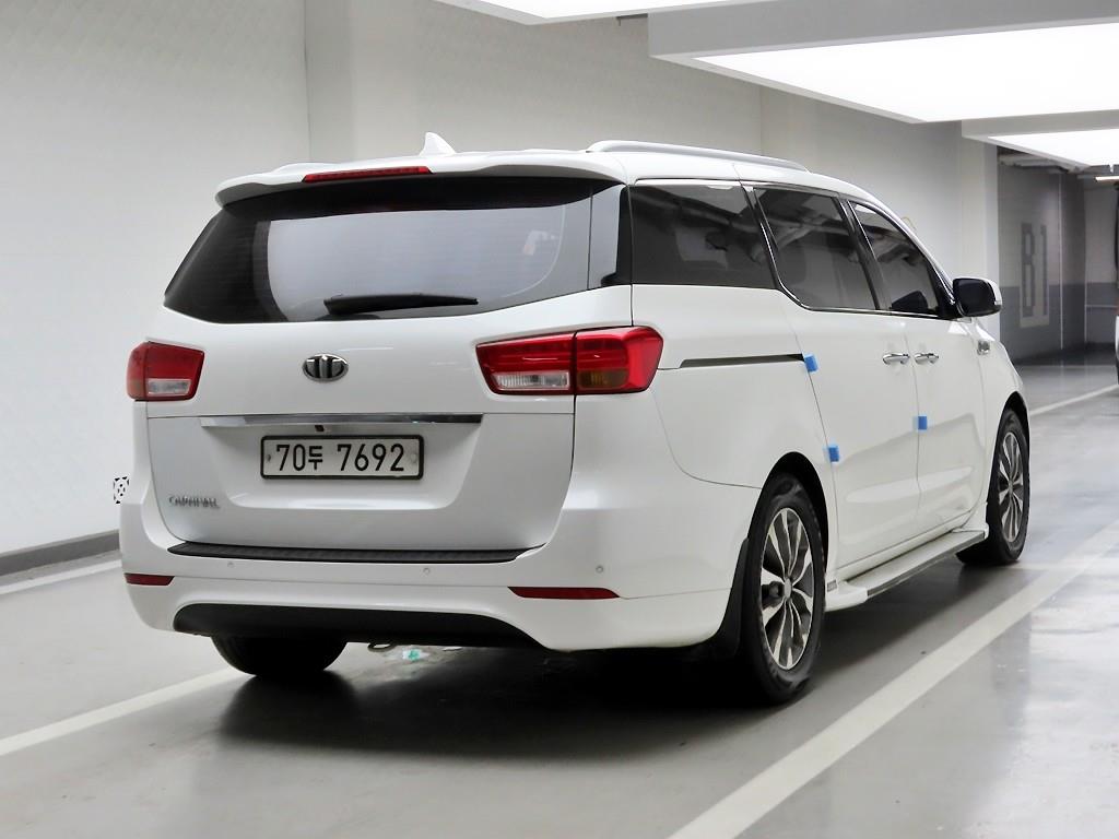 KIA Carnival - Vista 4