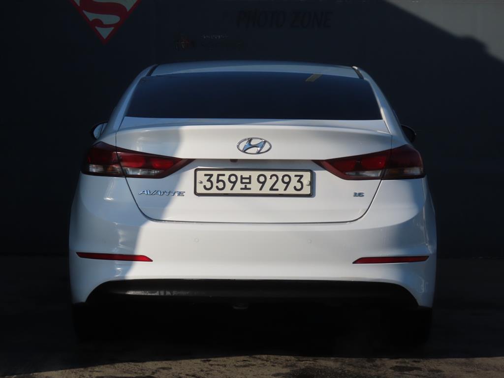 HYUNDAI Avante - Vista 7