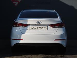 HYUNDAI Avante - Vista 8