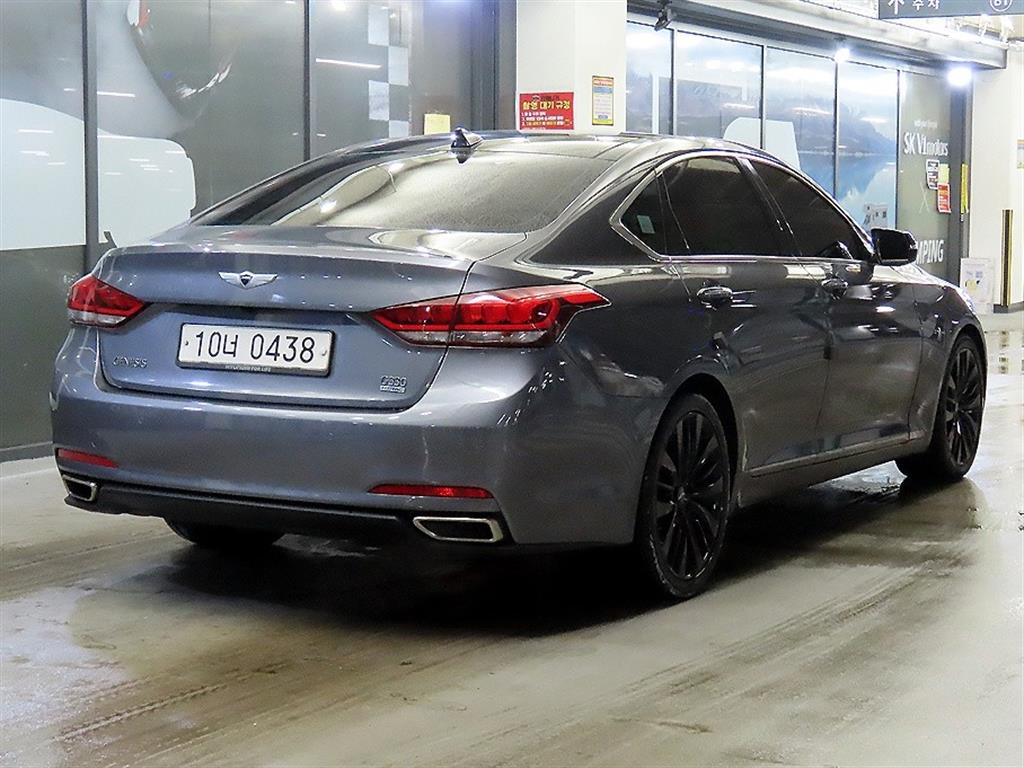 HYUNDAI Genesis - Vista 4