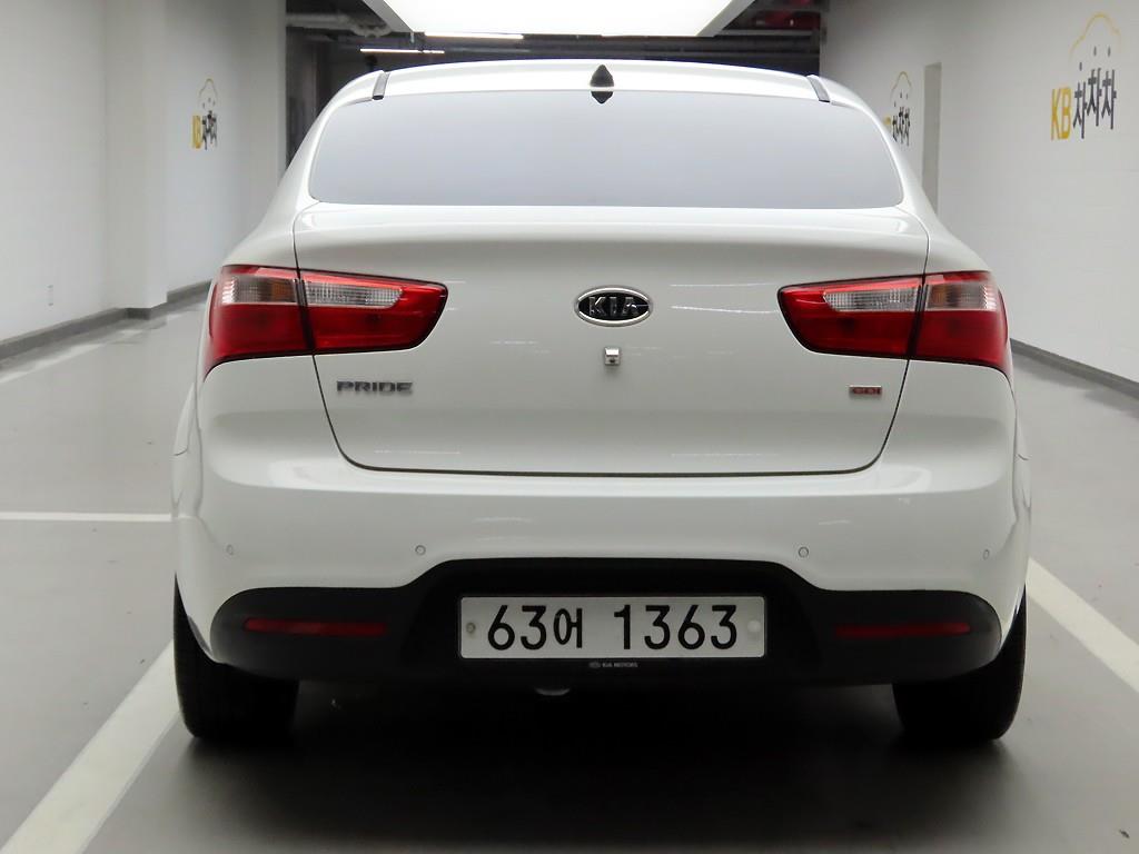 KIA Pride - Vista 3