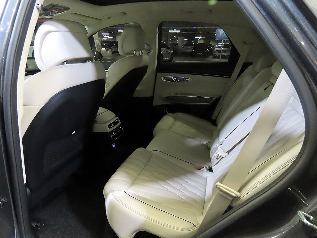 Genesis GV70 - Vista 7