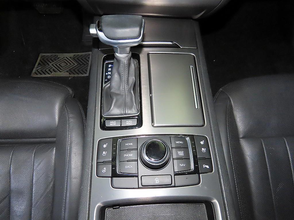 HYUNDAI Genesis - Vista 12