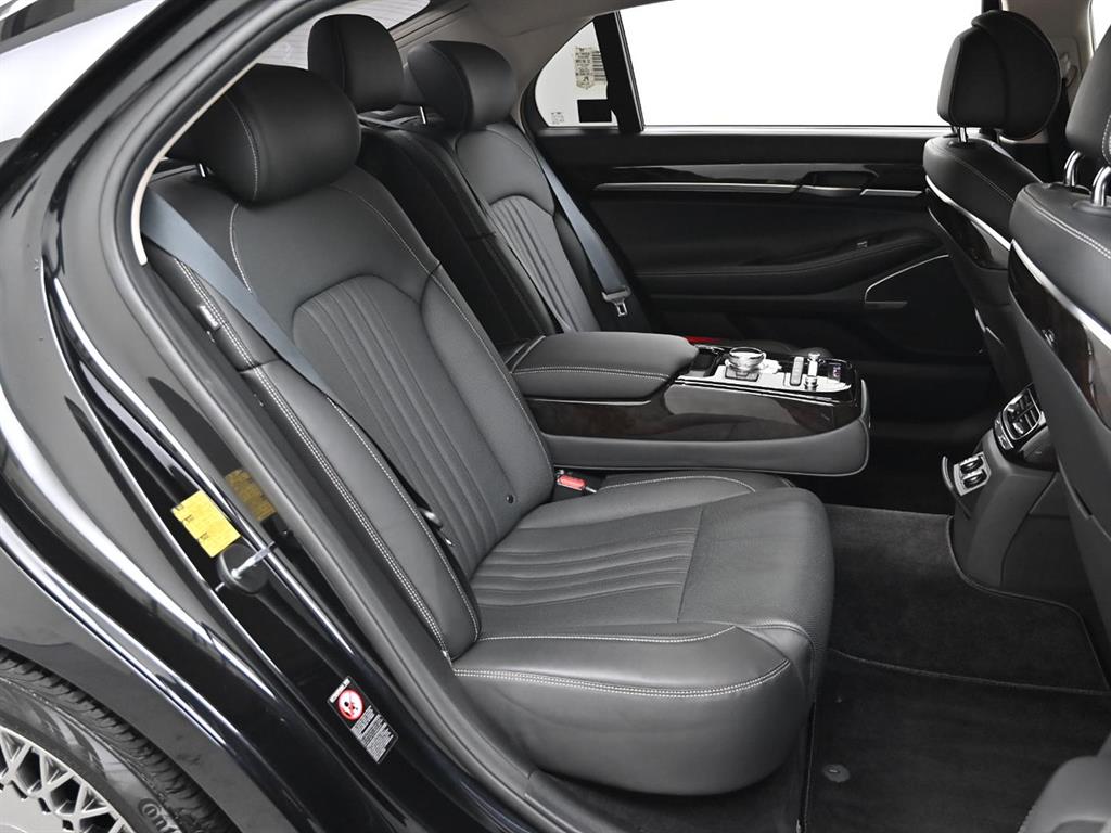 Genesis G90 - Vista 12