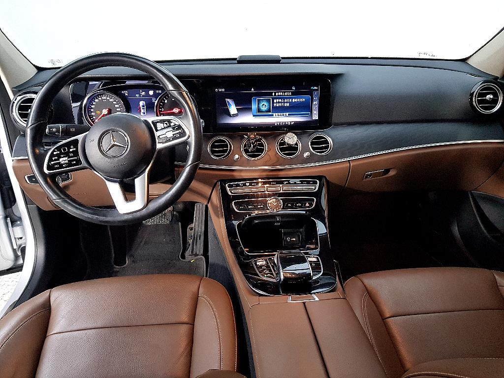 Mercedes Benz E class - Vista 5