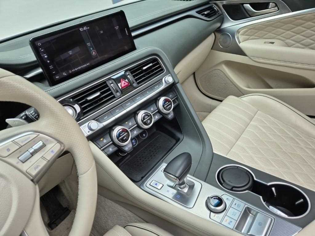 Genesis G70 - Vista 10