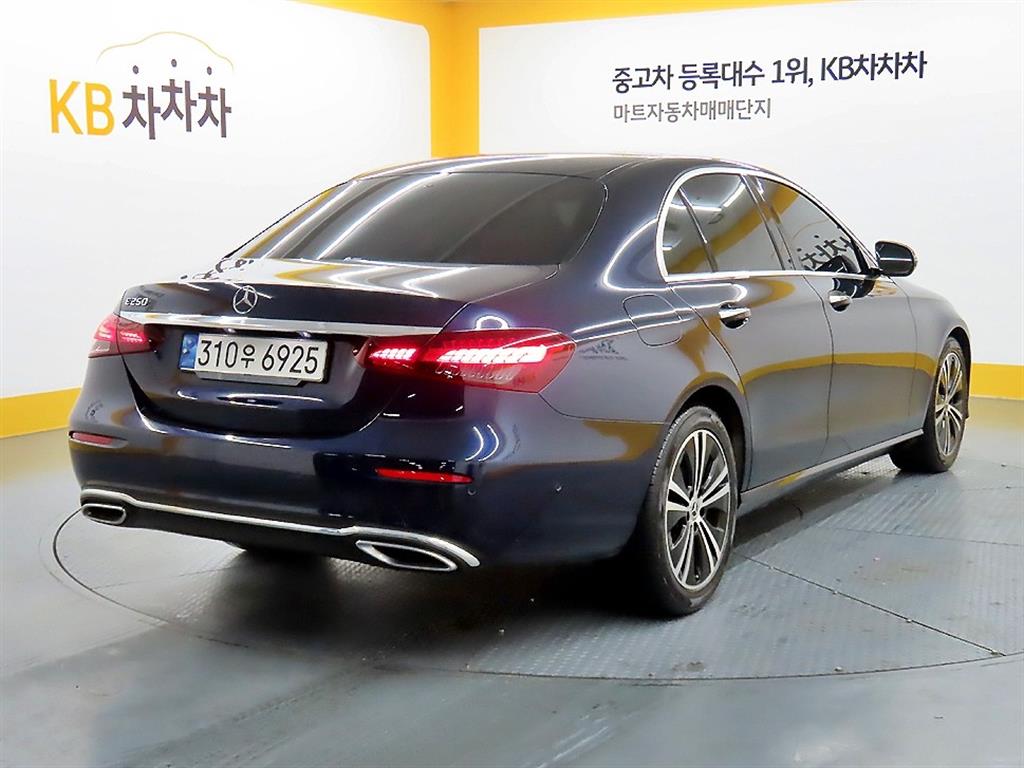 Mercedes Benz E class - Vista 4