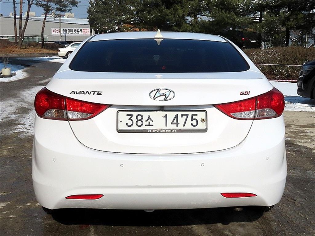 HYUNDAI Avante - Vista 4