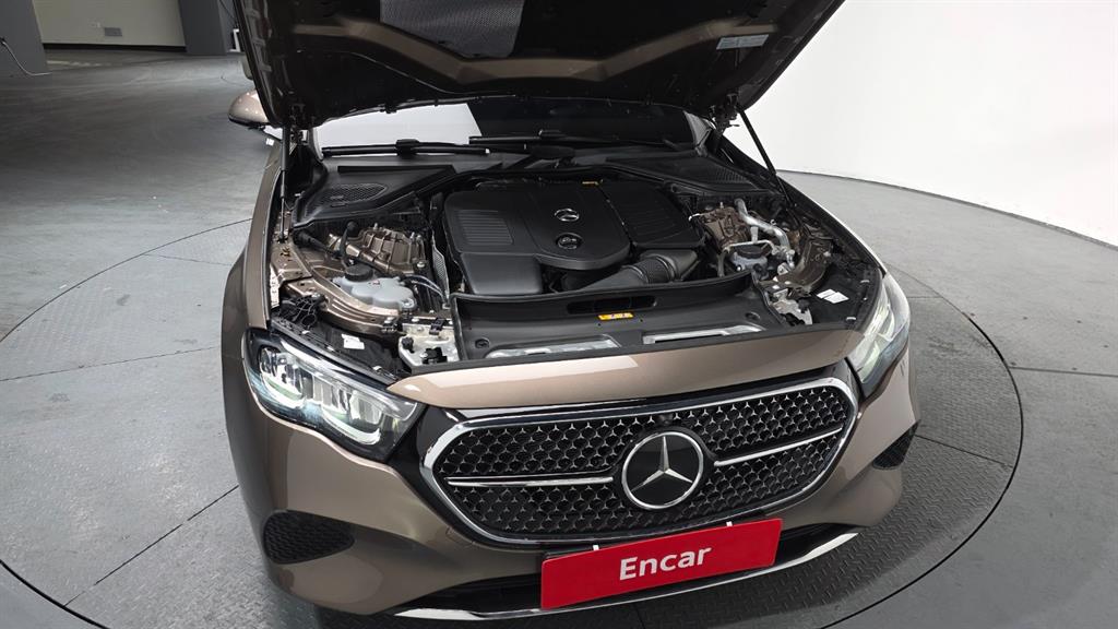 Mercedes Benz E class - Vista 6