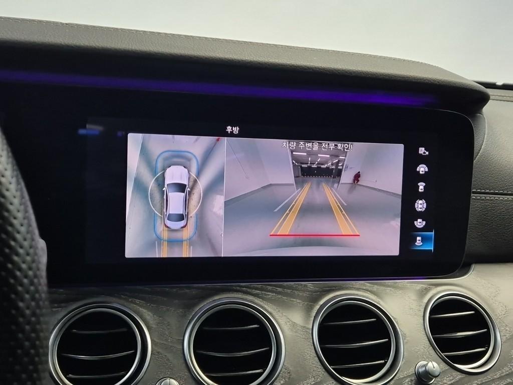 Mercedes Benz E class - Vista 8