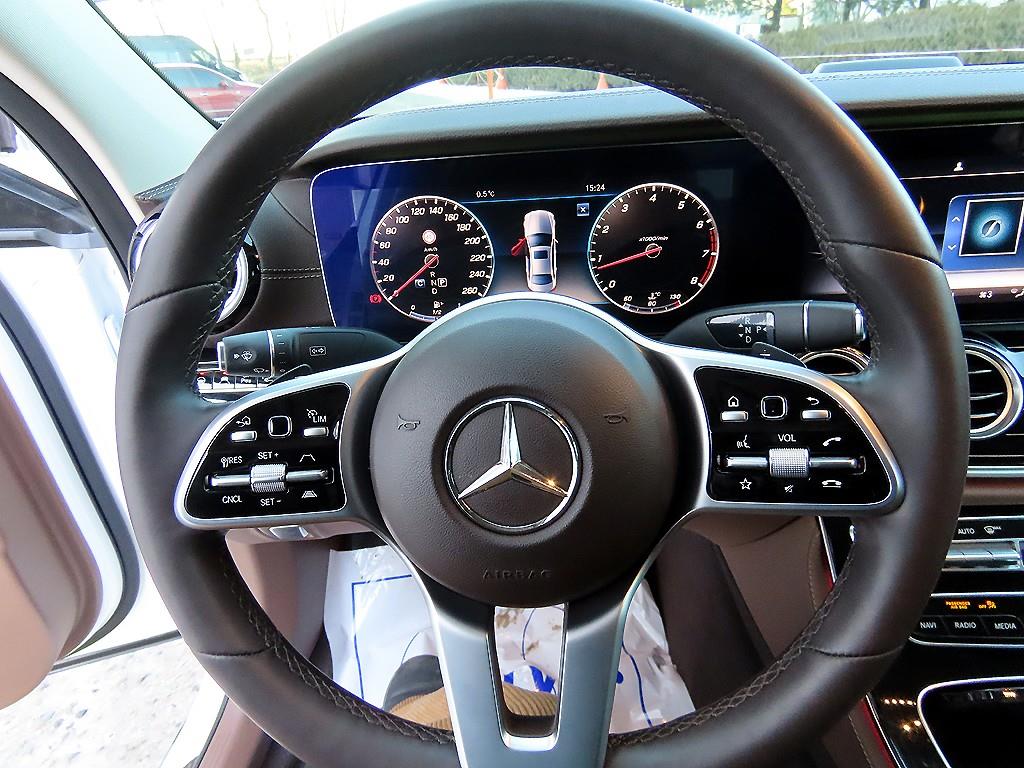 Mercedes Benz E class - Vista 8