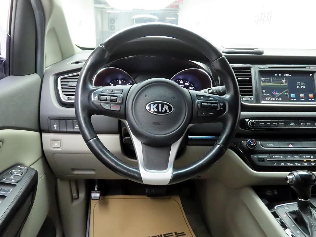 KIA Carnival - Vista 7