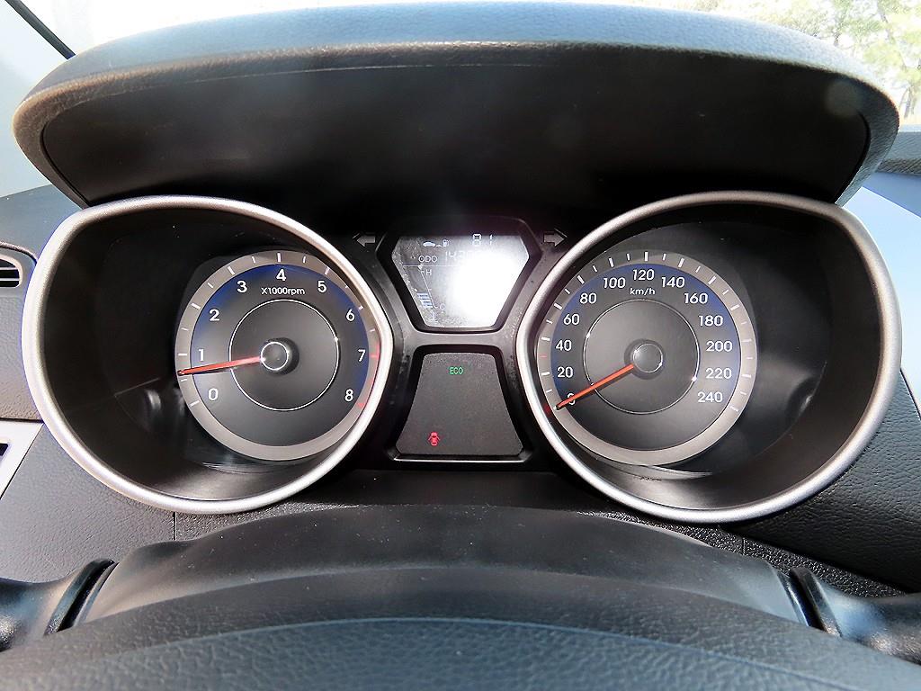 HYUNDAI Avante - Vista 9