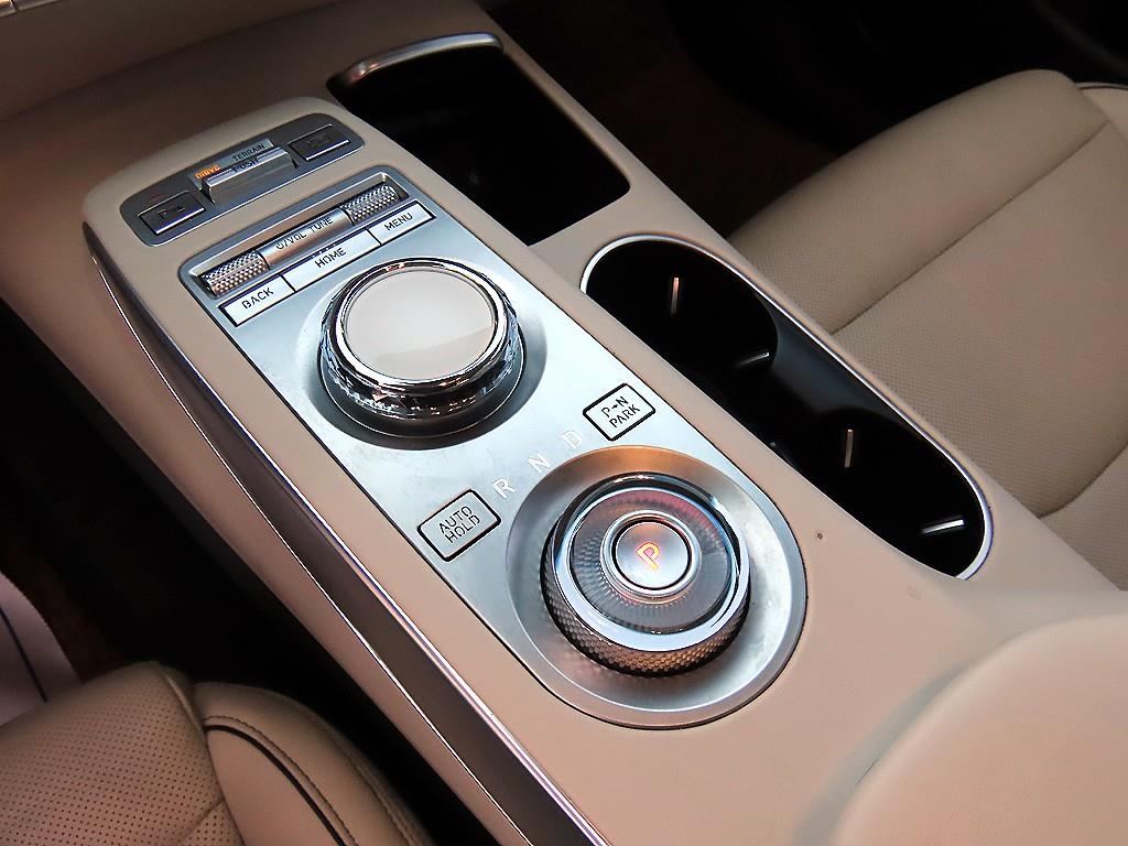 Genesis GV70 - Vista 10