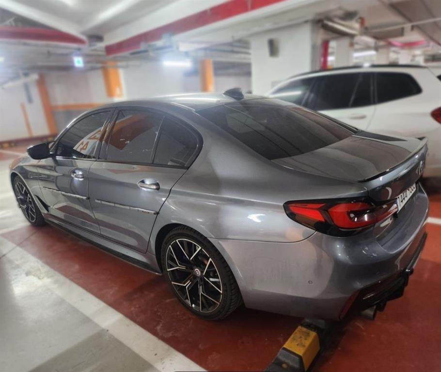 BMW 5 Series - Vista 5