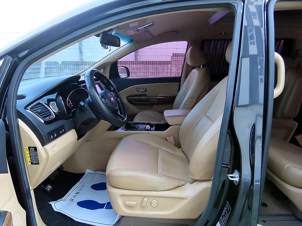 KIA Carnival - Vista 5