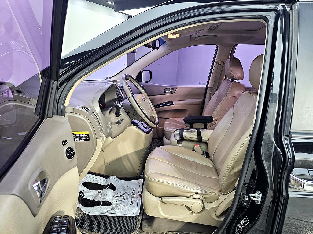 KIA Carnival - Vista 8