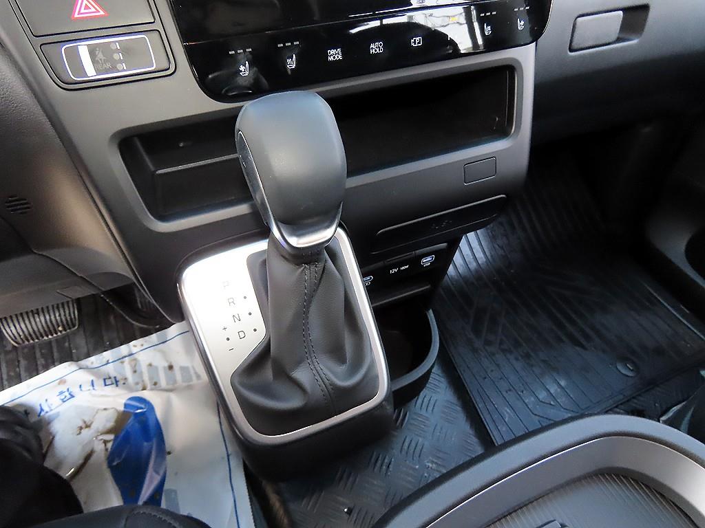 HYUNDAI Staria - Vista 11