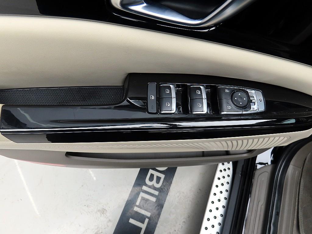 KIA Carnival - Vista 11