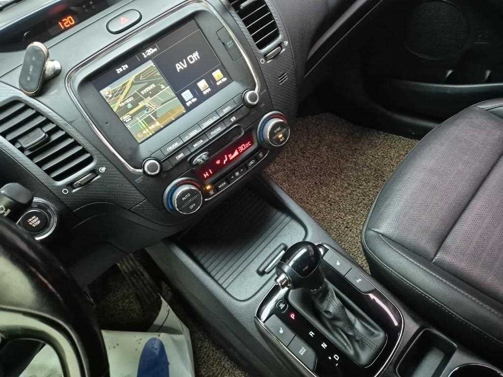KIA K3 - Vista 10