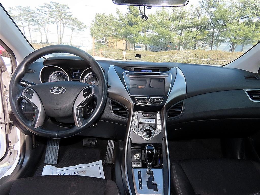 HYUNDAI Avante - Vista 7