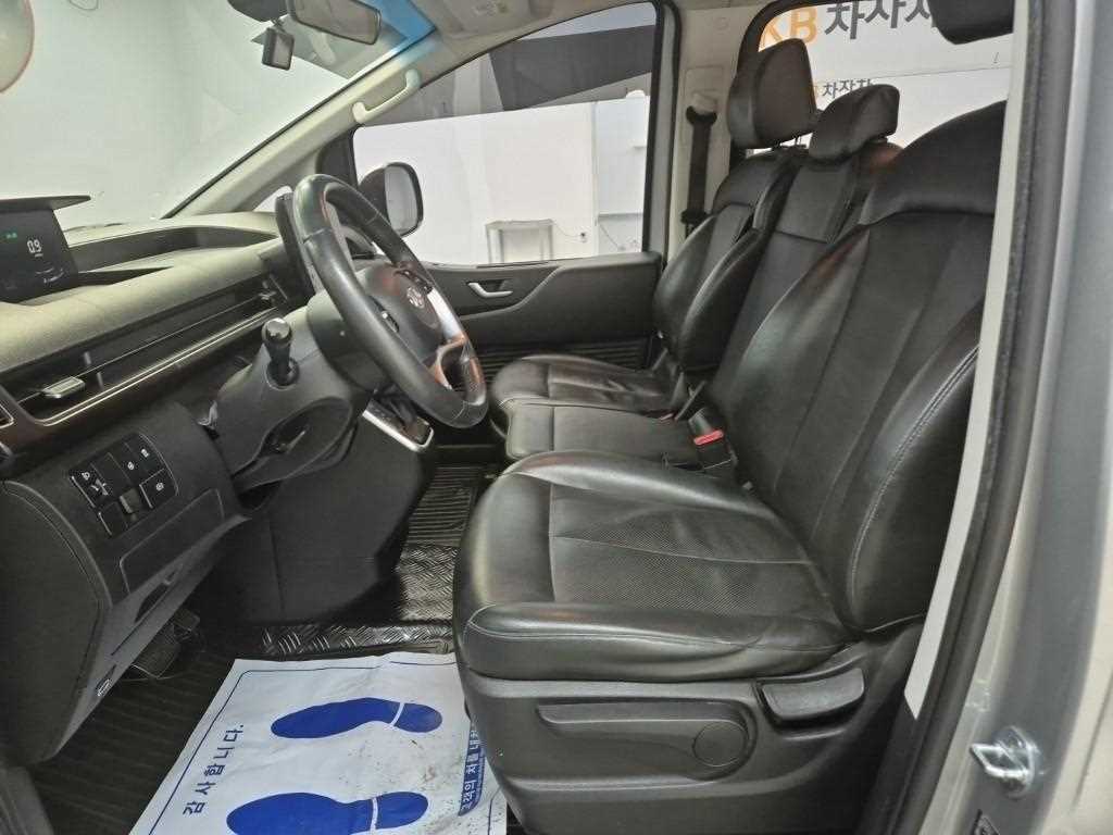 HYUNDAI Staria - Vista 11