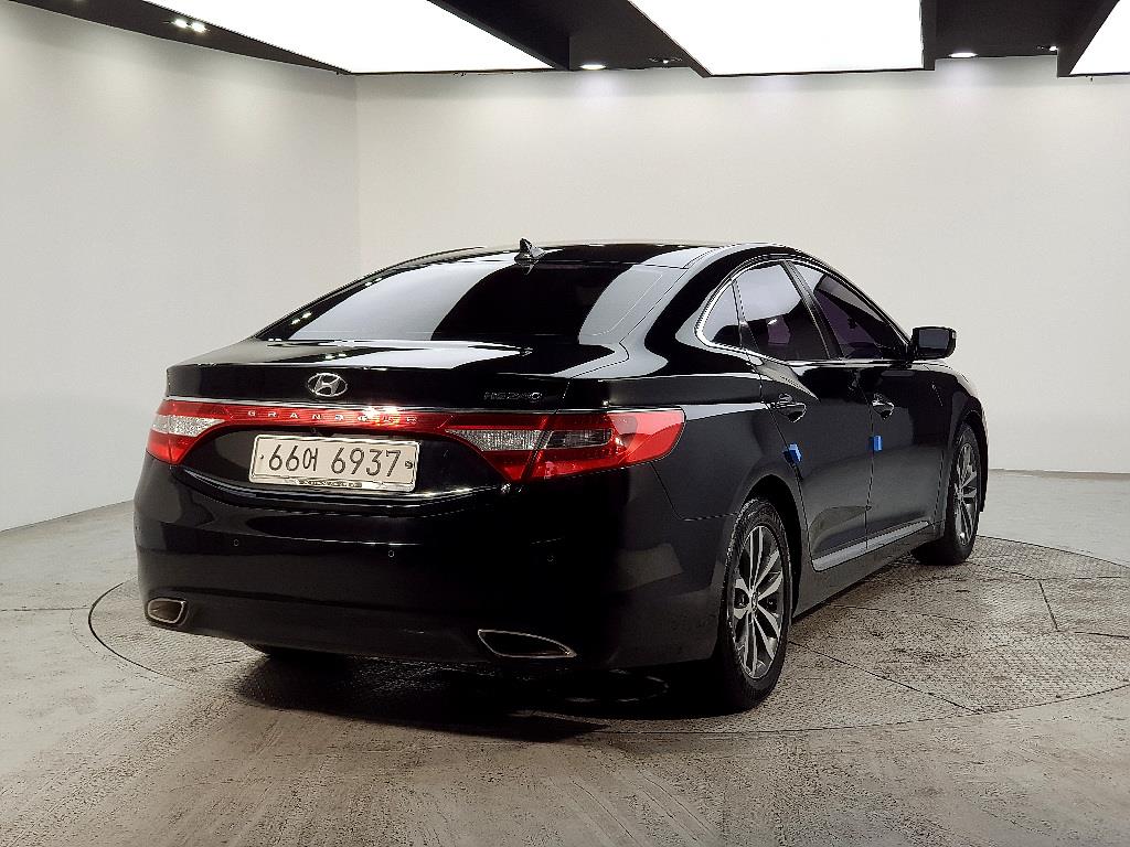 HYUNDAI Grandeur - Vista 4