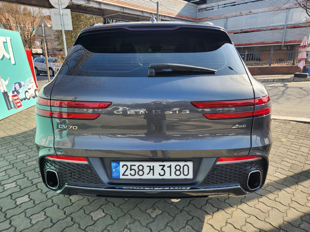 Genesis GV70 - Vista 4