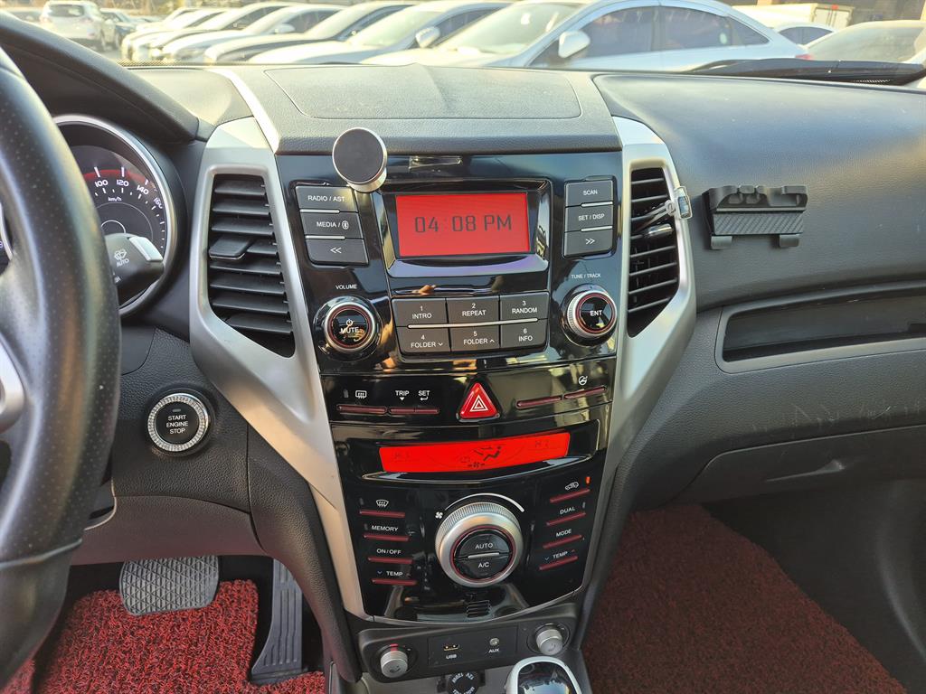 Ssangyong Tivoli - Vista 9