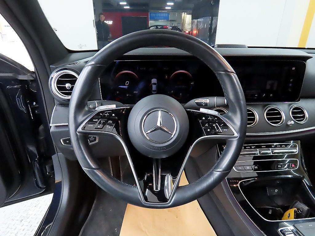 Mercedes Benz E class - Vista 9