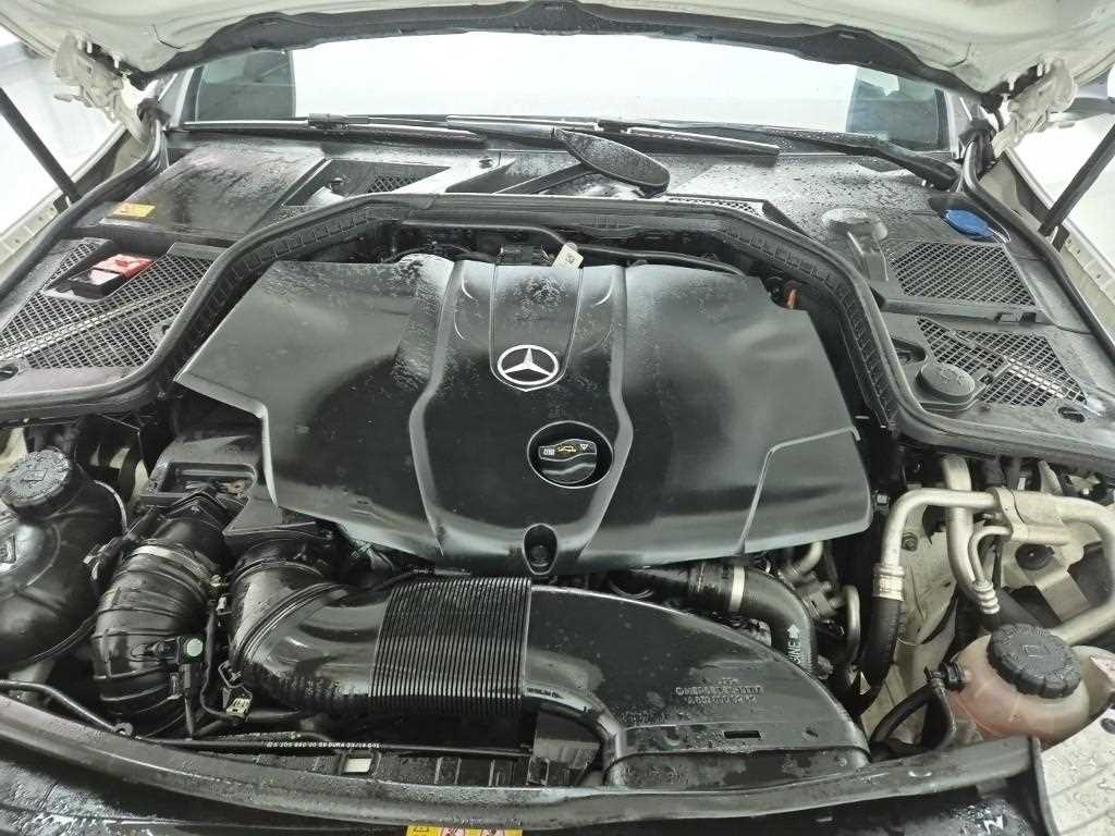 Mercedes Benz C Class - Vista 5