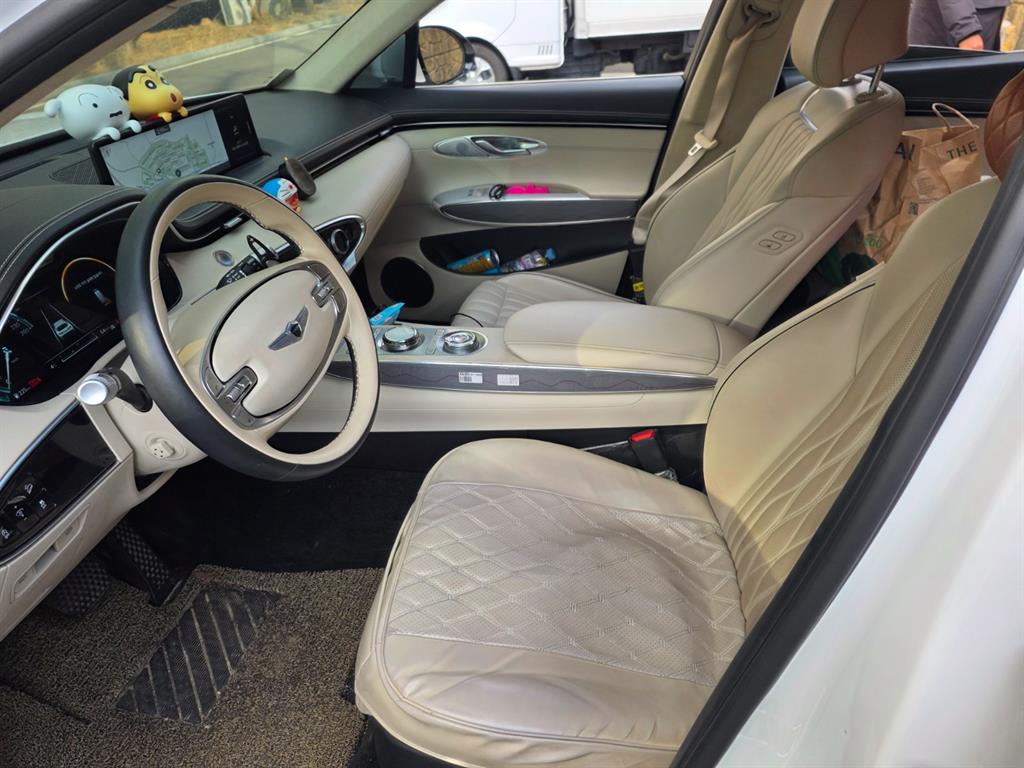 Genesis GV70 - Vista 7