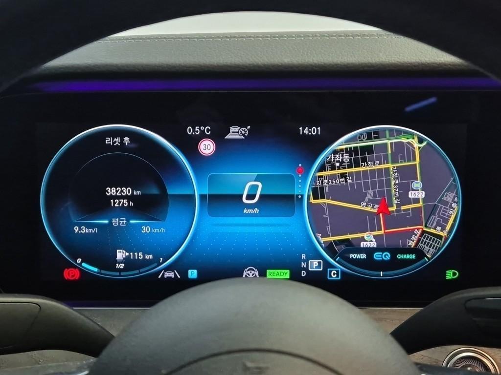 Mercedes Benz E class - Vista 10