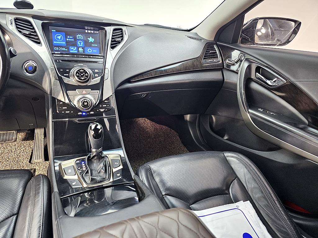 HYUNDAI Grandeur - Vista 10