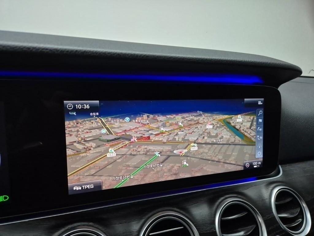 Mercedes Benz E class - Vista 9