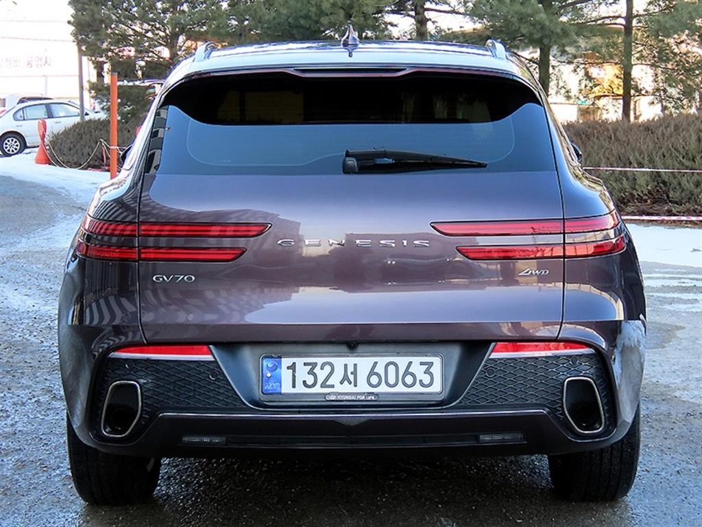 Genesis GV70 - Vista 4