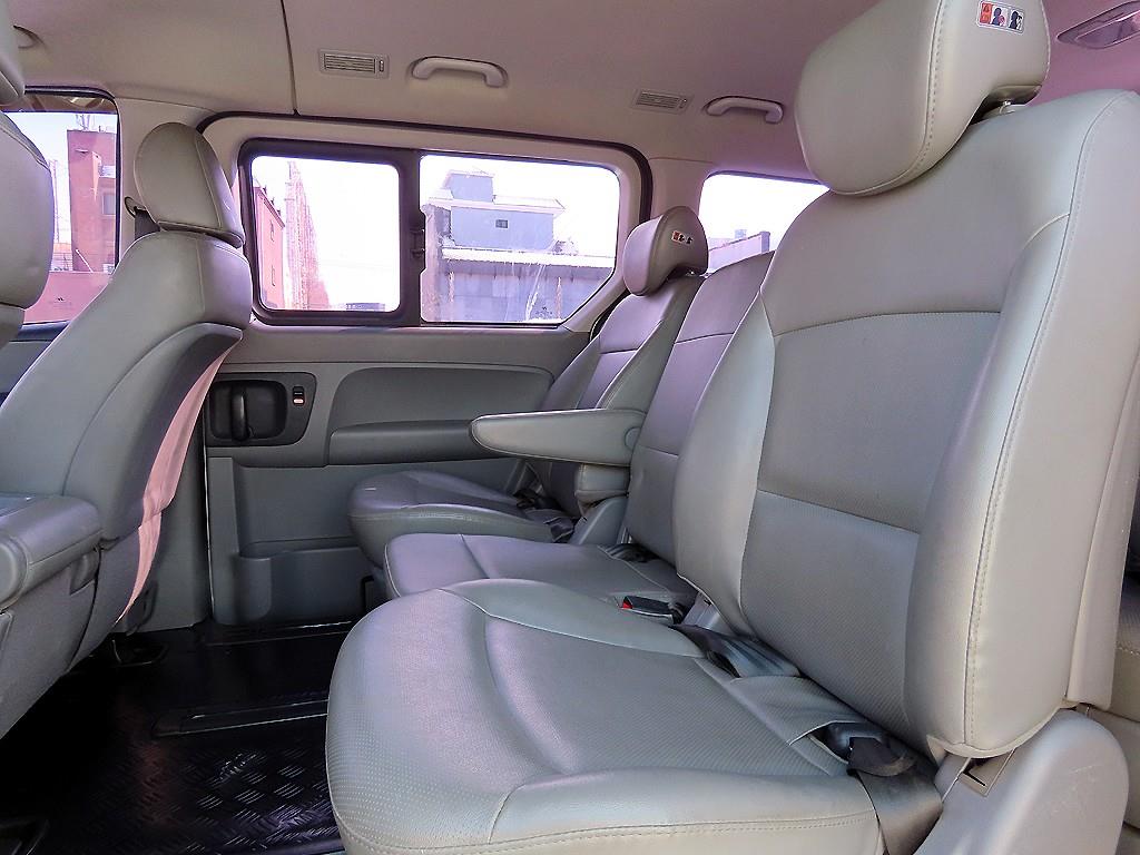 HYUNDAI Starex - Vista 6