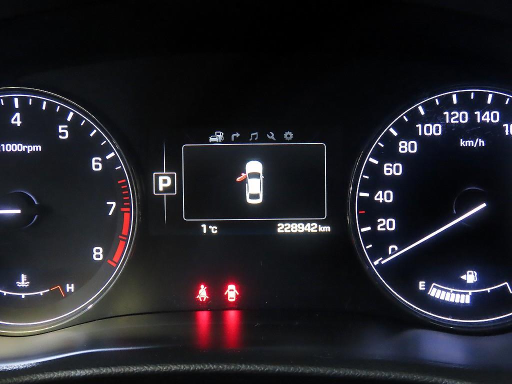 HYUNDAI Genesis - Vista 9