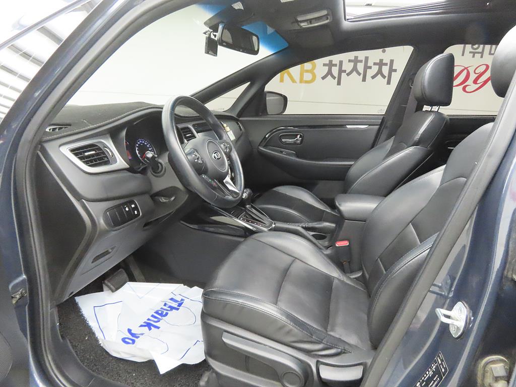 KIA Carens - Vista 5