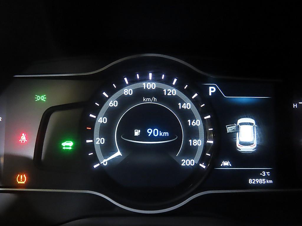 HYUNDAI Kona - Vista 9