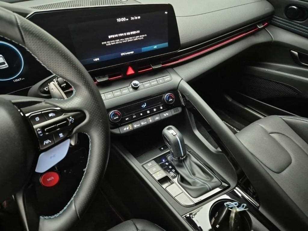 HYUNDAI Avante - Vista 10