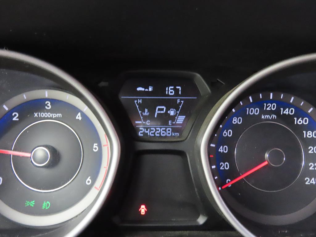 HYUNDAI Avante - Vista 8