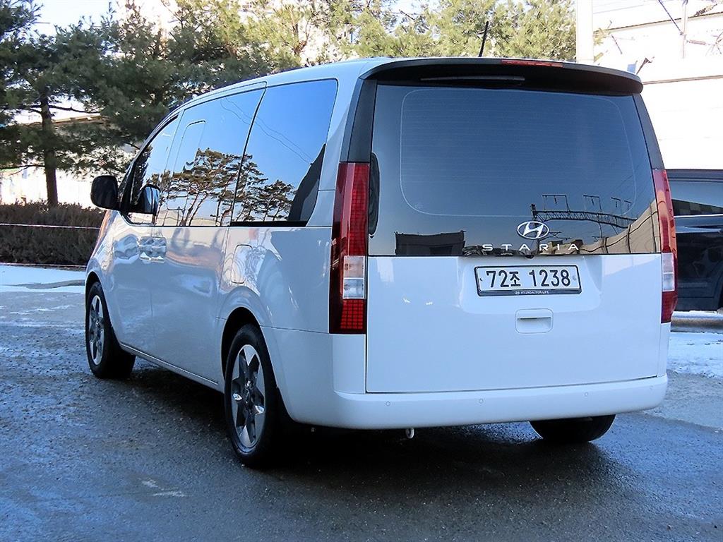 HYUNDAI Staria - Vista 3