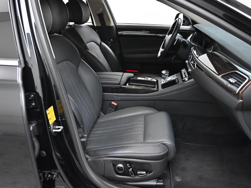 Genesis G90 - Vista 10