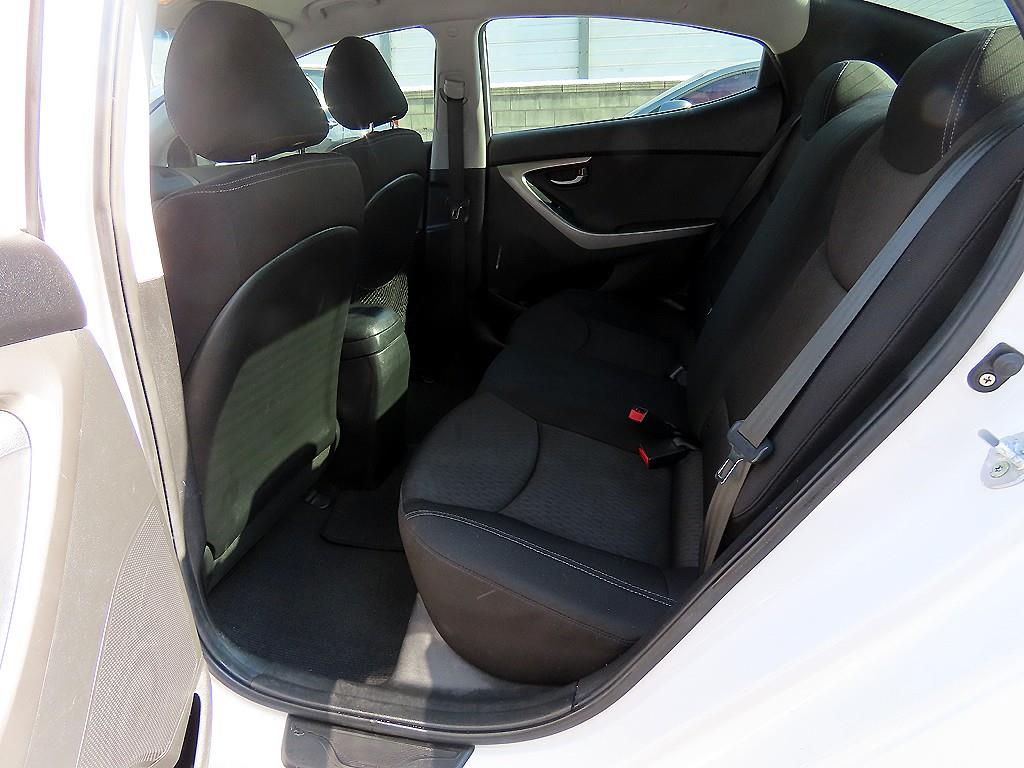 HYUNDAI Avante - Vista 6