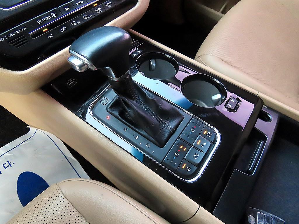 KIA Carnival - Vista 10