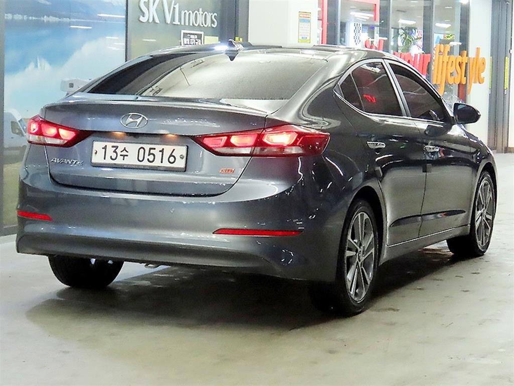 HYUNDAI Avante - Vista 4