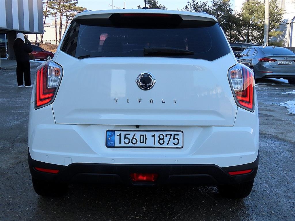 Ssangyong Tivoli - Vista 4